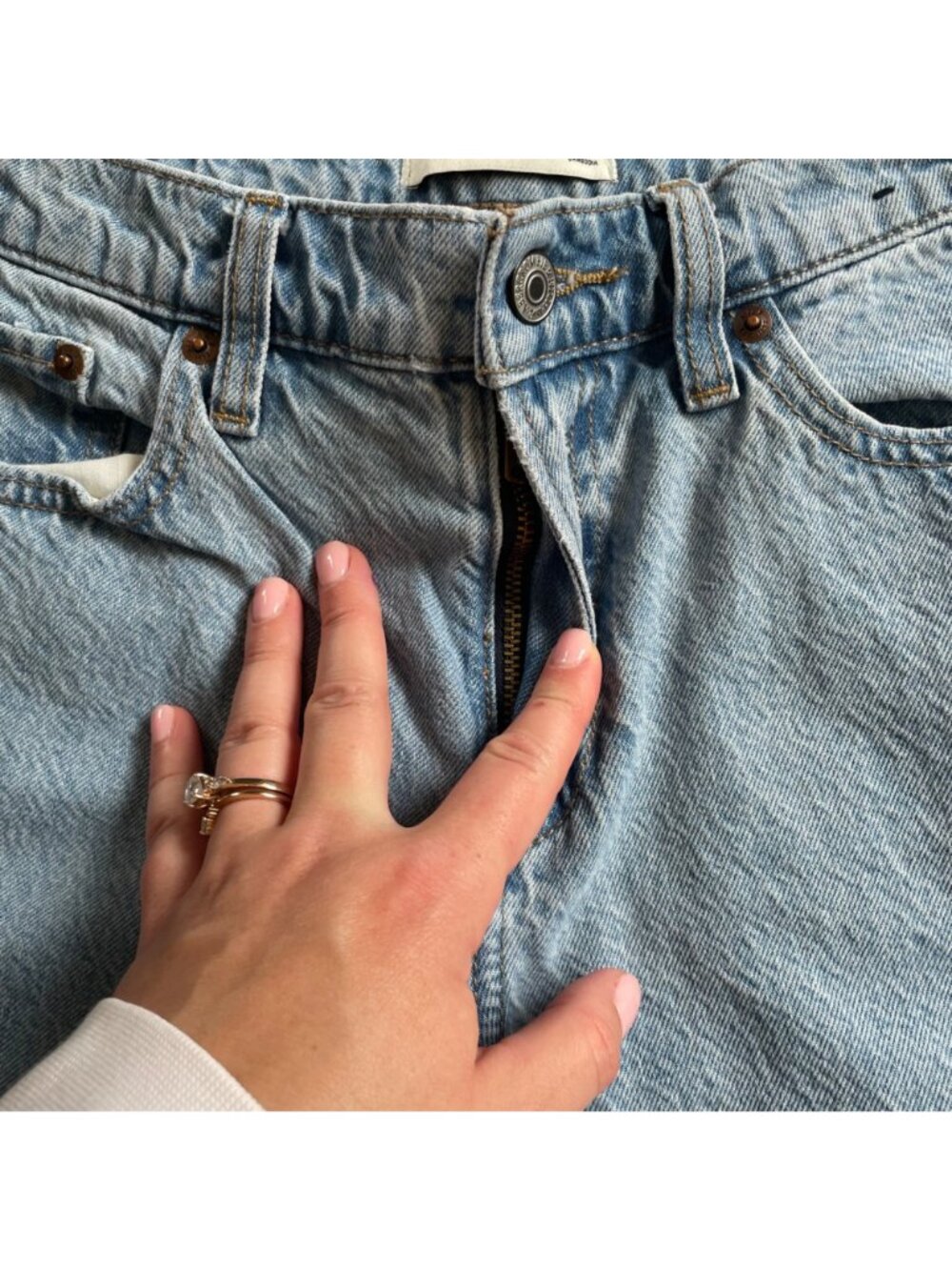 Abercrombie & Fitch Curve Love Low Rise Ultra Loose Jeans 27L Frayed Hem Light - Picture 4 of 9